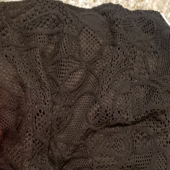 NY&Co black lace skirt w/ white stripes - Picture 6 of 6